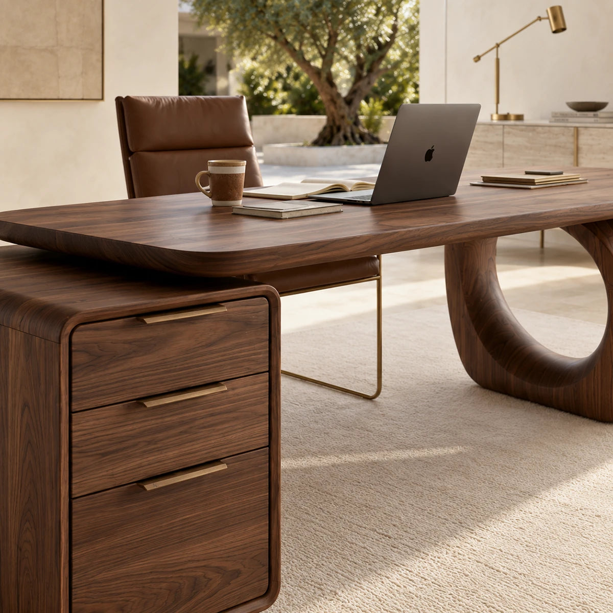 Featuring three drawers, this computer desk keeps work essentials neatly organized